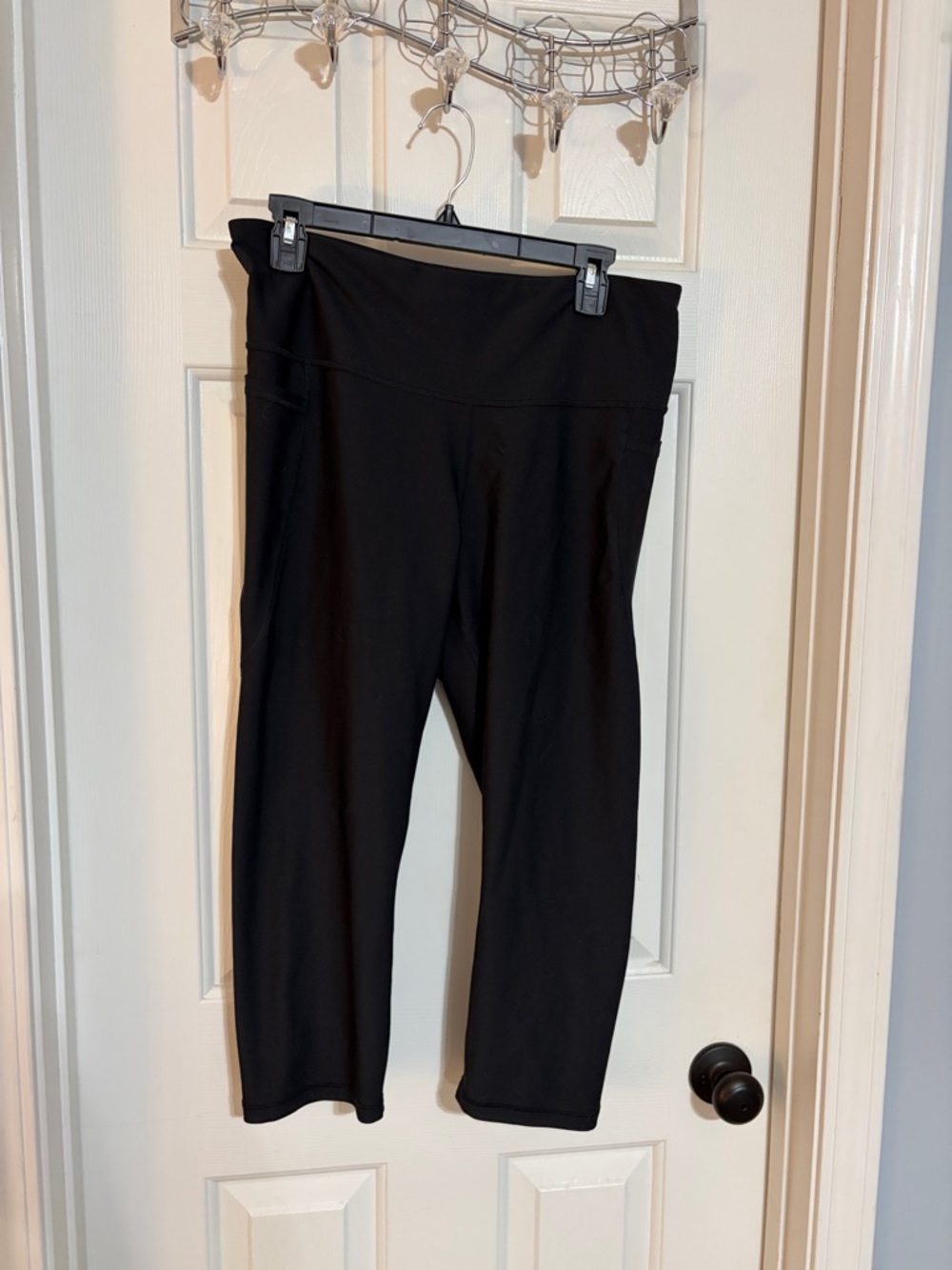 Old Navy Black High-Rise PowerSoft CAPRI Leggings